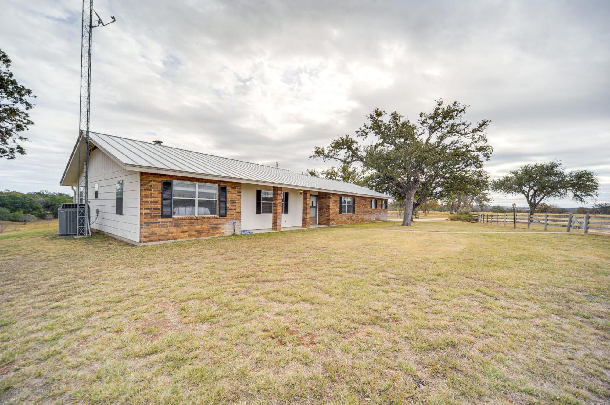 Historic Hoffmann Ranch Haus Near Wineries! Villa Fredericksburg Bagian luar foto