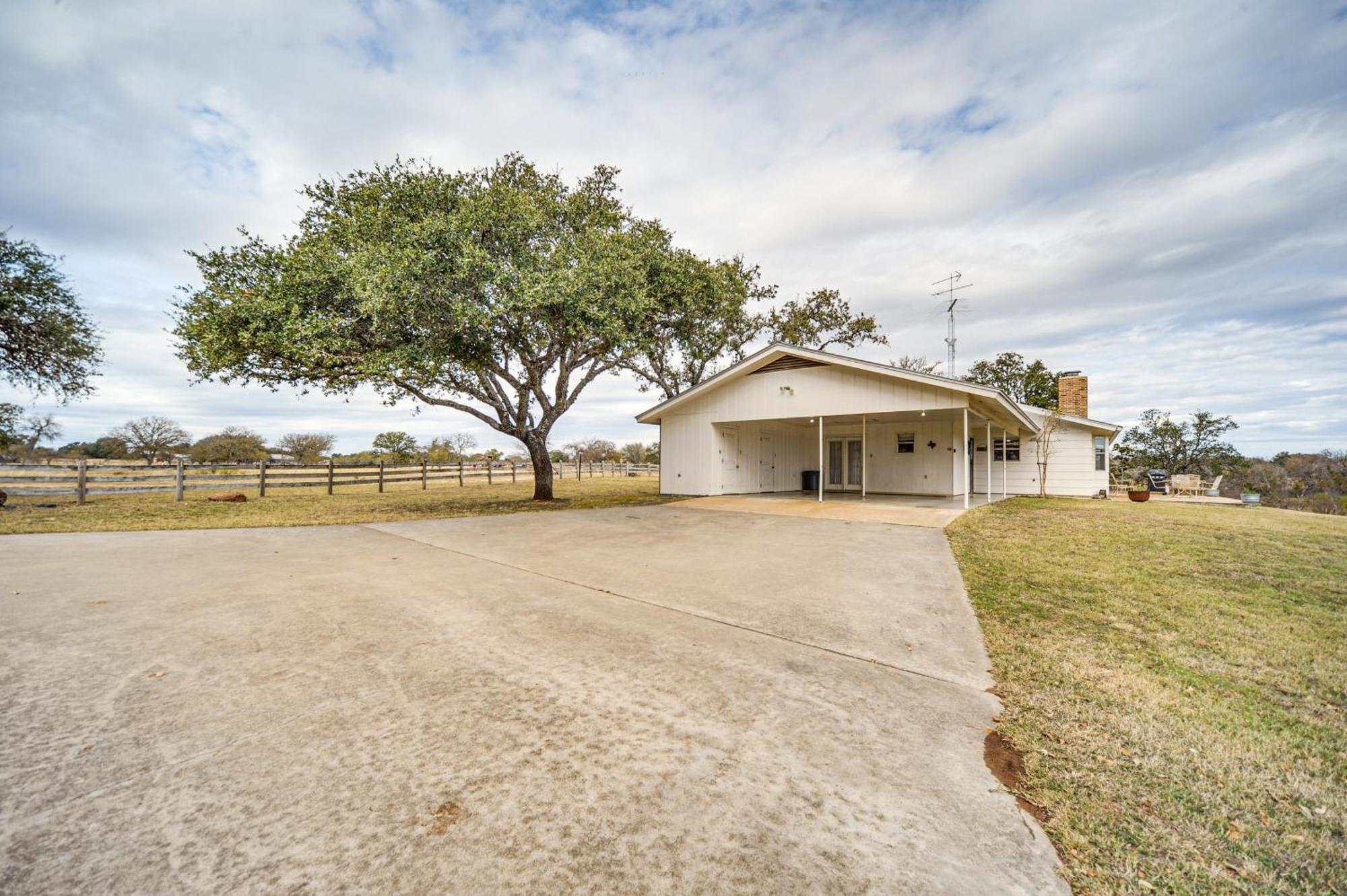 Historic Hoffmann Ranch Haus Near Wineries! Villa Fredericksburg Bagian luar foto